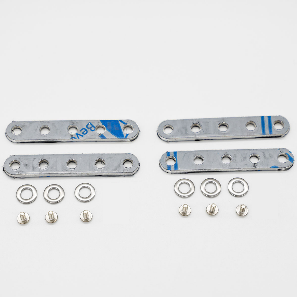 4 × metal servo horns, screws, and washers.