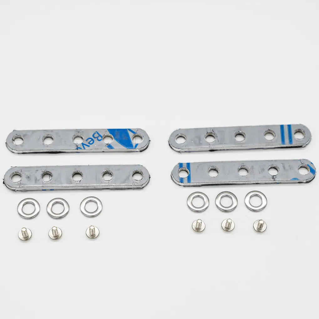 4 × metal servo horns, screws, and washers.